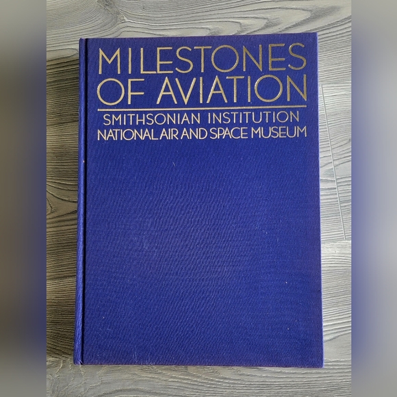 Milestones of Aviation- A Smithsonian Hardcover Book - Picture 1 of 3